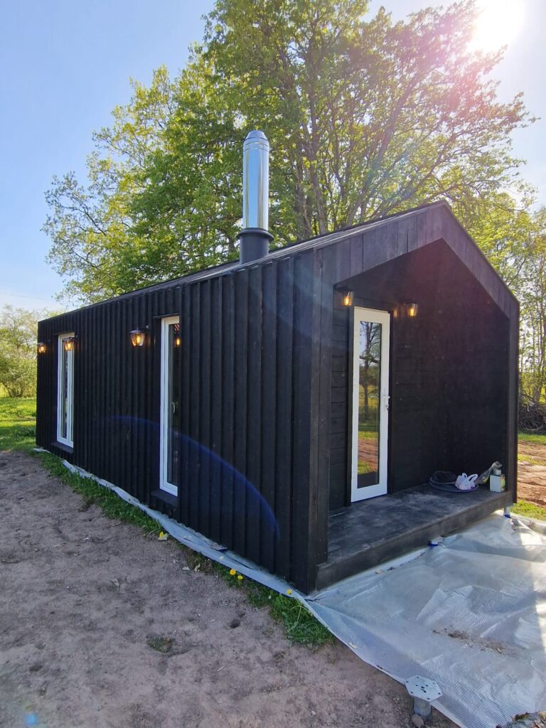 black burner modeļu māja