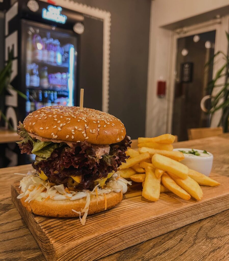 vegāniskais burgers ar frī