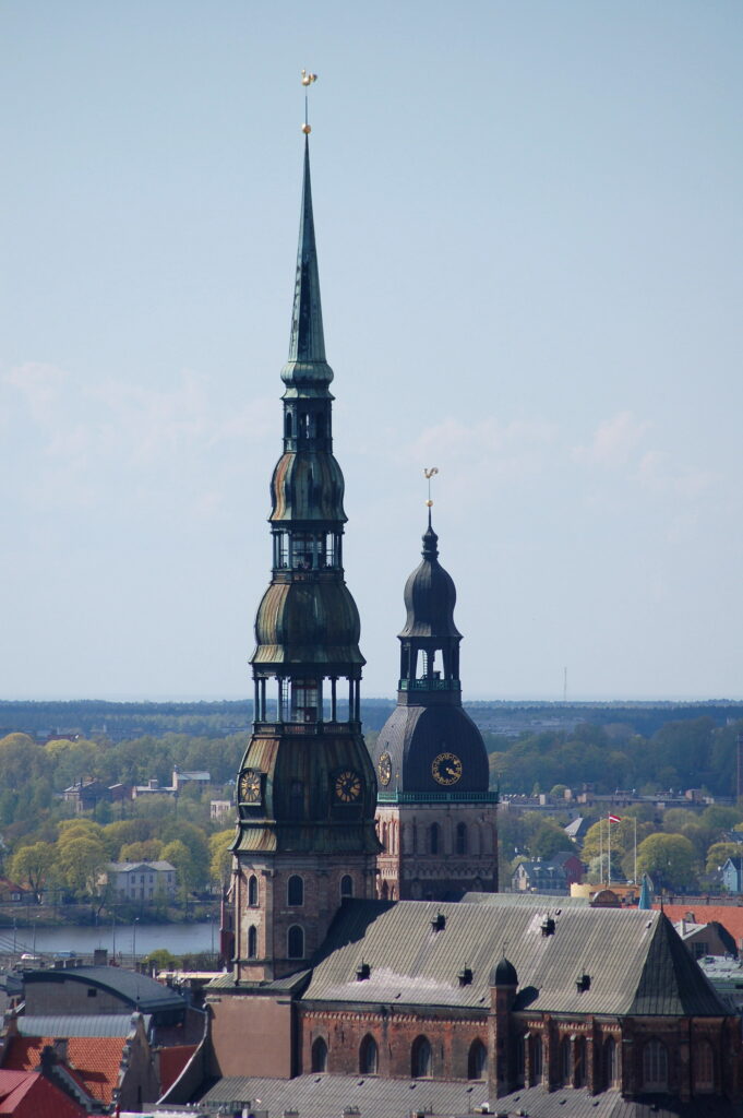 baznīcas torņi