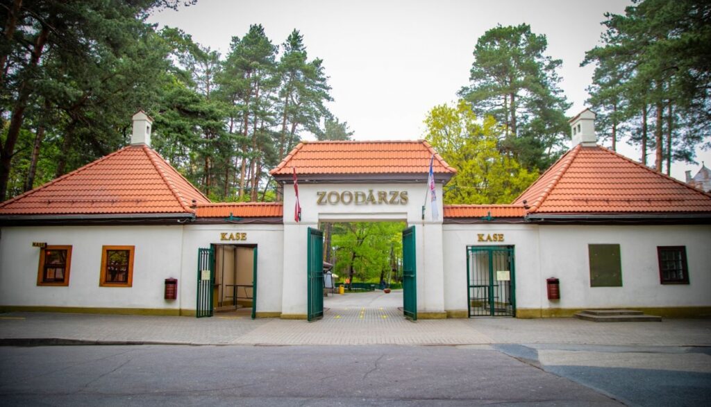Ieejas vārti zoodārzā
